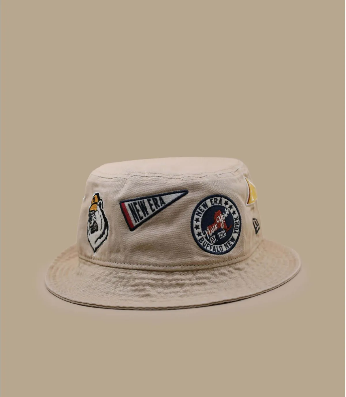 cappello da pescatore new era toppe beigeAll Over Patch Bucket milk     