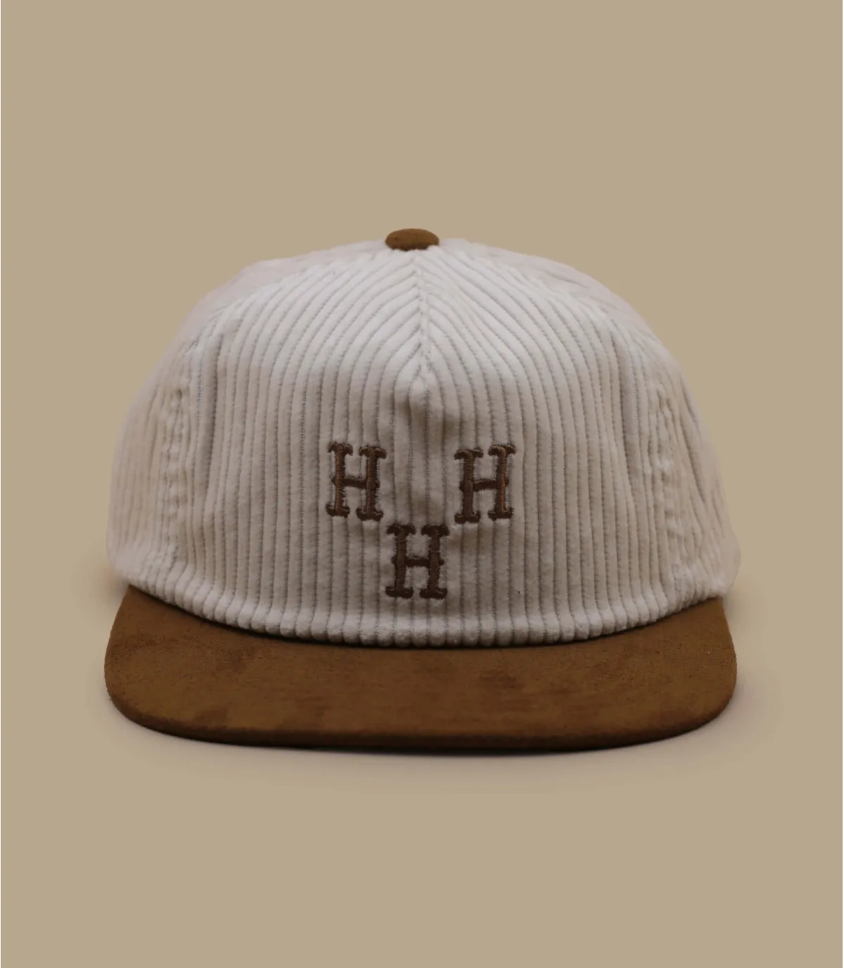 Cappello snapback bianco a coste con visiera in pelle scamosciata marroneCappellini Hat Trick Snapback bone     