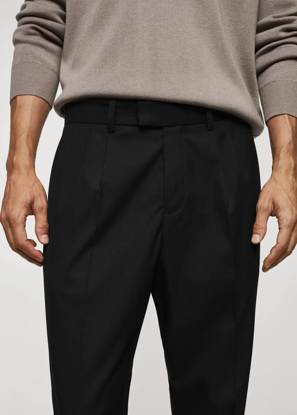 Pantaloni pinces bordo inferiore con risvolto